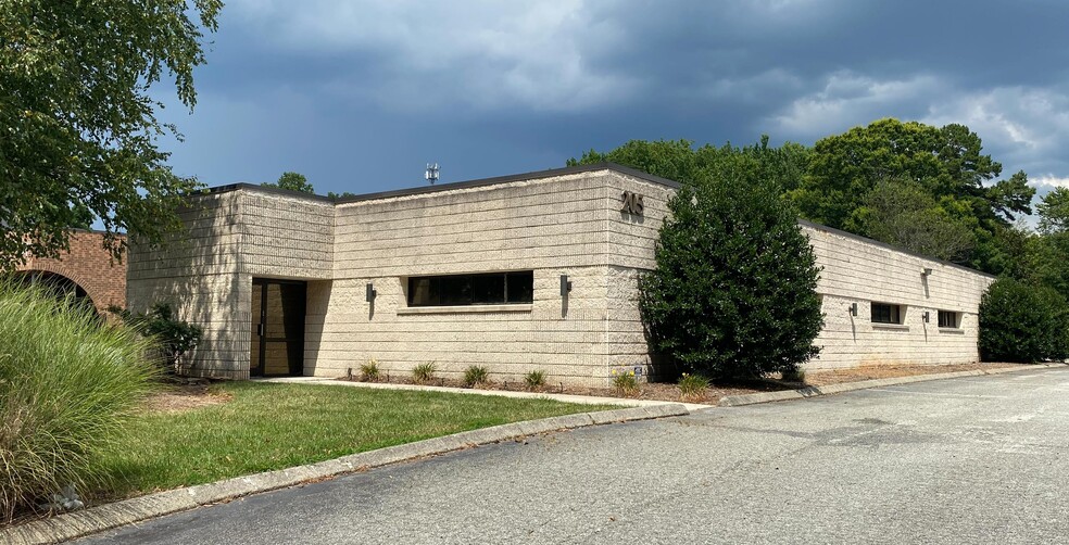 205 S Westgate Dr, Greensboro, NC for sale - Building Photo - Image 1 of 1