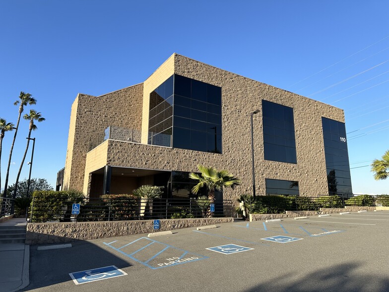 110 N Lincoln Ave, Corona, CA for sale - Building Photo - Image 1 of 4