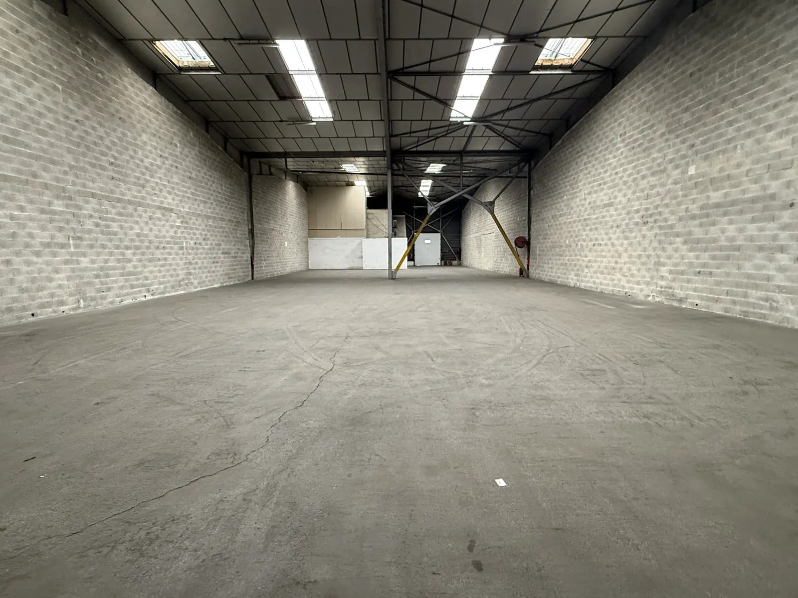 Industrial in Marseille to rent Interior Photo- Image 1 of 7