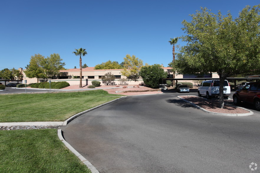 6000 W Rochelle Ave, Las Vegas, NV for rent - Primary Photo - Image 1 of 2