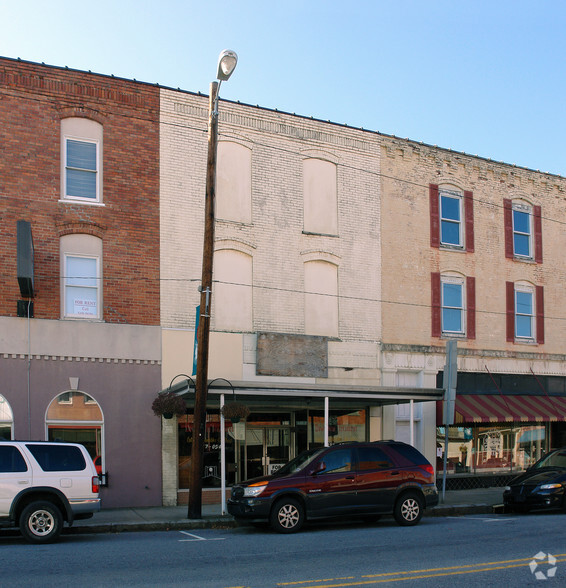 104 S Market St, Madison, NC for rent - Building Photo - Image 3 of 5