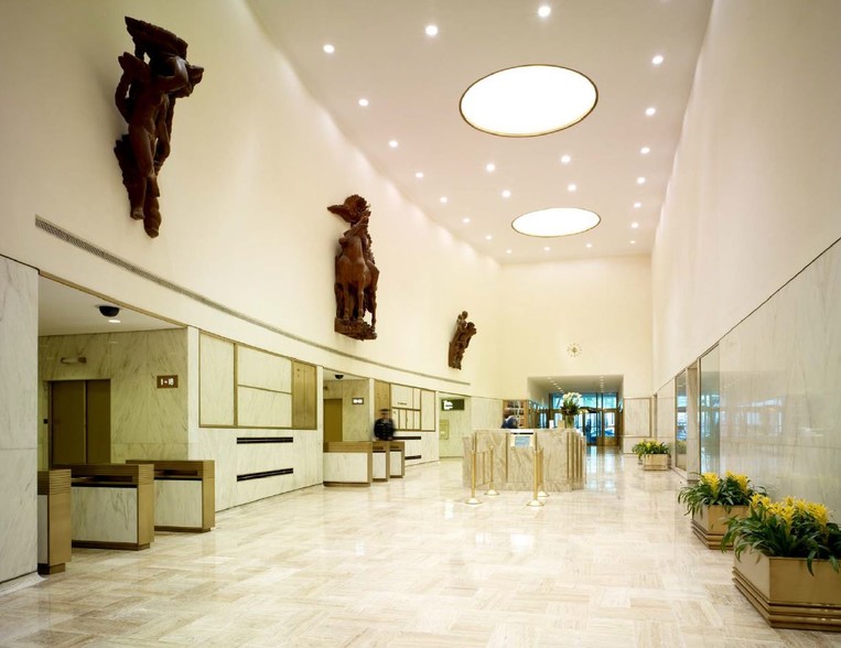 1 Rockefeller Plaza, New York, NY for sale - Lobby - Image 1 of 1