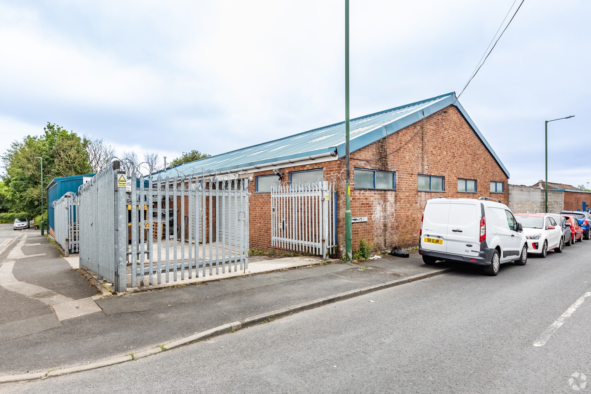 Read St, Hyde to rent Primary Photo- Image 1 of 4