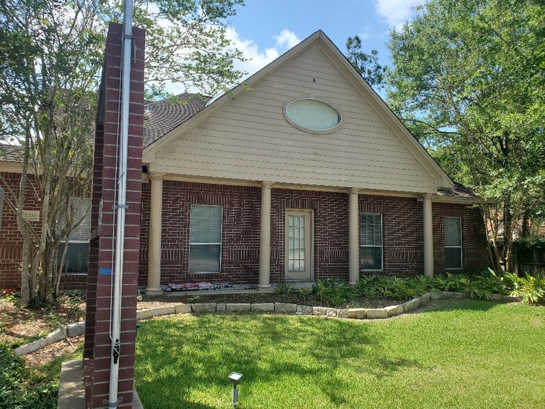 1700 FM 517 Rd E, Dickinson, TX for rent - Building Photo - Image 1 of 21