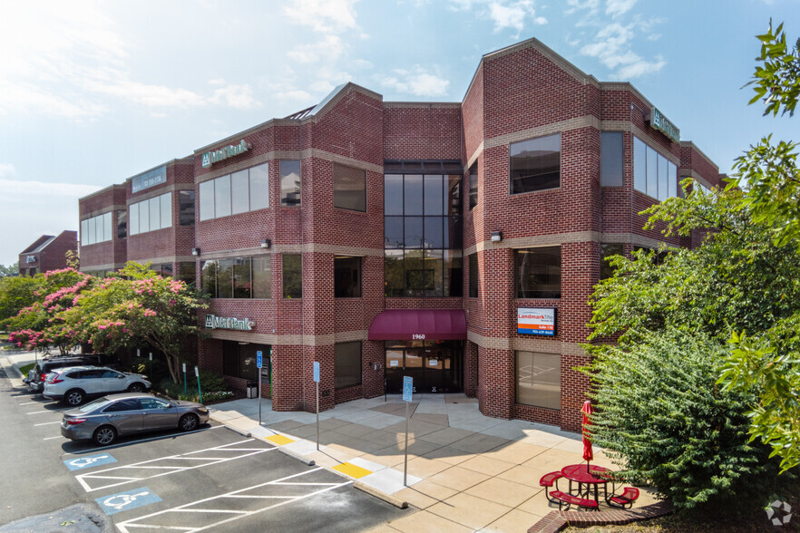 1960 Gallows Rd, Vienna, VA for rent - Building Photo - Image 3 of 5