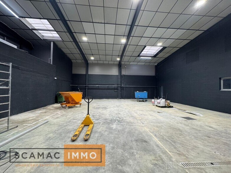 Industrial in Sainte-Geneviève-des-Bois to rent - Building Photo - Image 1 of 8