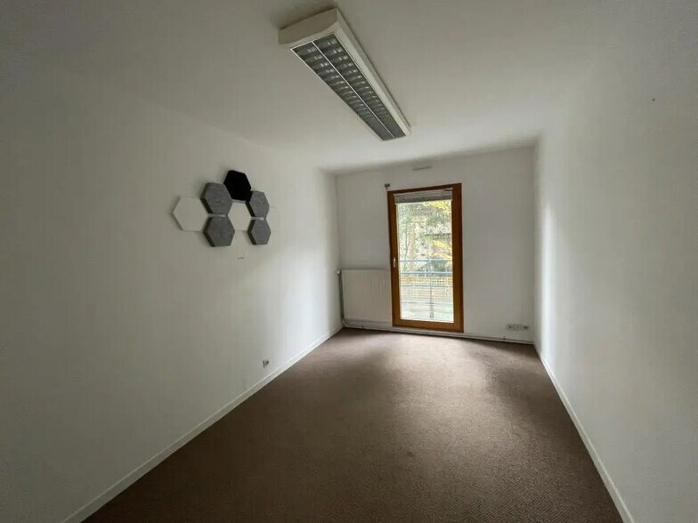 3 Rue De Carcouet, Nantes to rent - Building Photo - Image 3 of 7