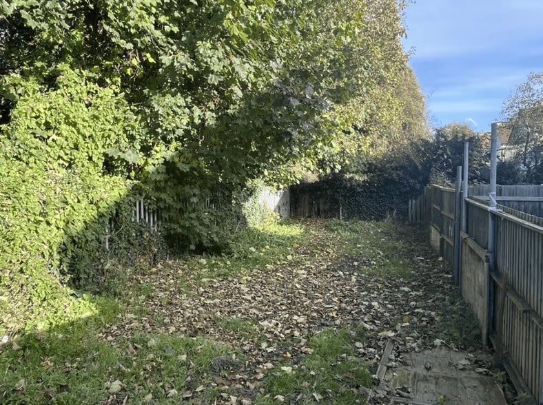 3 Quebec Avenue, Southend On Sea to rent - Building Photo - Image 2 of 2