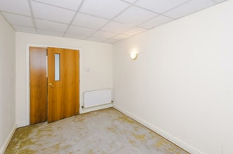 444 Cherry Ln, Liverpool to rent Interior Photo- Image 2 of 13