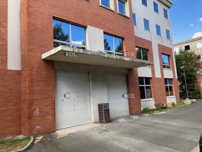 Location Local d'activités 293 m² - Photo 1