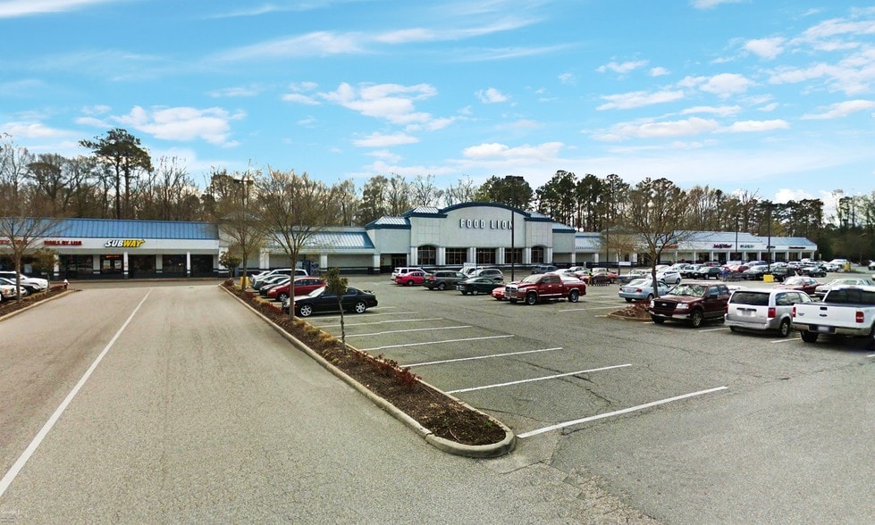 300-330 Oyster Point Rd, Newport News, VA for rent - Building Photo - Image 2 of 11