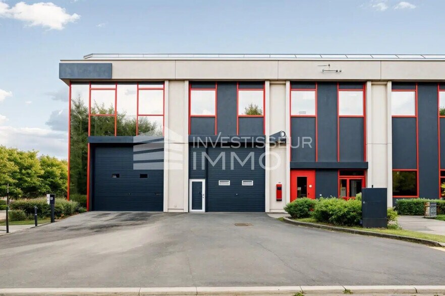 Light Industrial in Antony to rent - Building Photo - Image 1 of 3