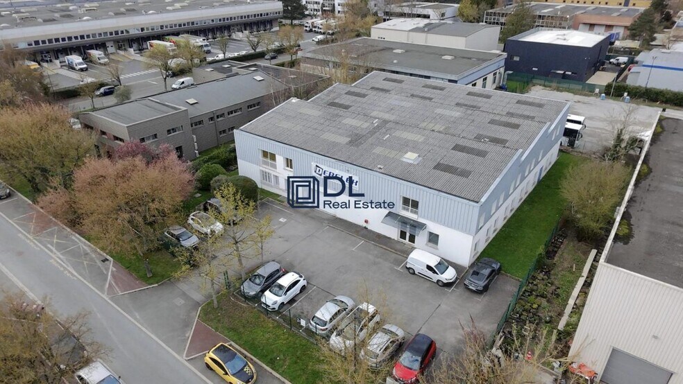 Light Industrial in Buc to rent - Building Photo - Image 2 of 19