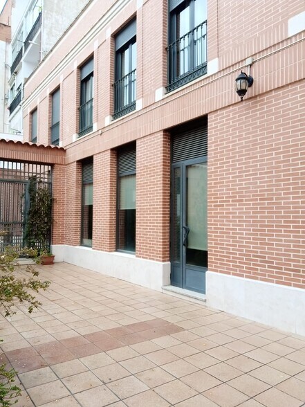Avenida Guadalajara, 2, Alcalá de Henares, Madrid to rent - Building Photo - Image 3 of 4