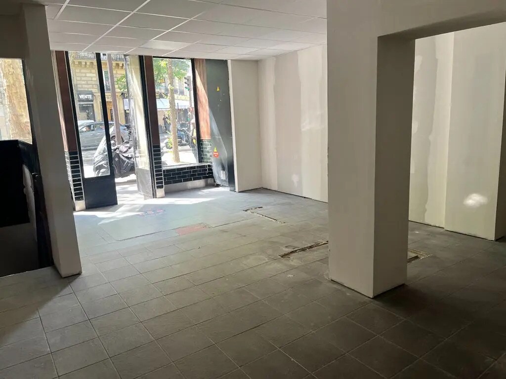 Retail in Paris to rent Interior Photo- Image 1 of 6