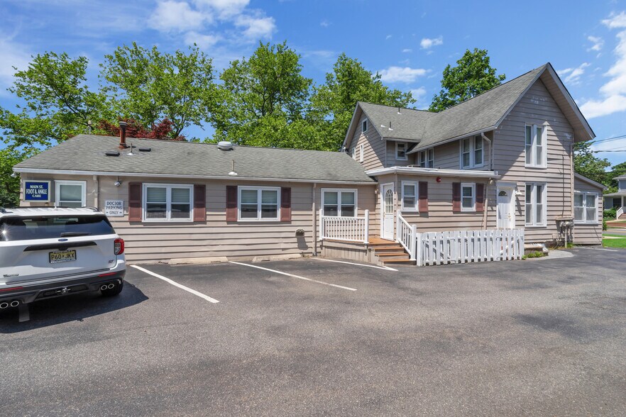 618 Main St, Toms River 08753