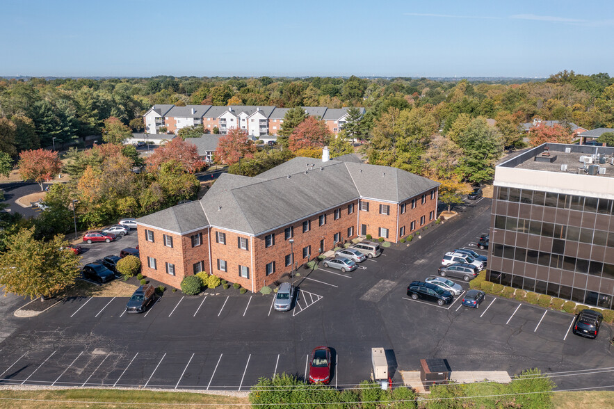 1060 Nimitzview Dr, Cincinnati, OH for rent - Building Photo - Image 3 of 6