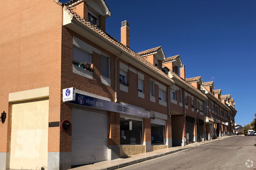 Calle de Cataluña, 12, Serranillos del Valle, Madrid for sale - Building Photo - Image 2 of 2