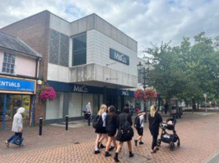 48-52 High St, Chesham to rent Building Photo- Image 1 of 1