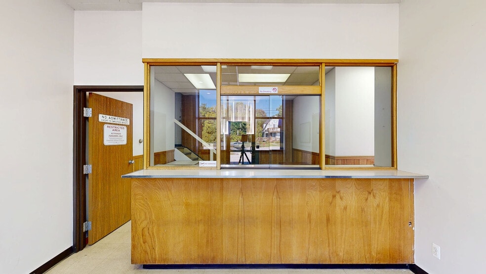 Free Trade Zone Warehouse portfolio of 2 properties for sale on LoopNet.co.uk - Matterport 3D Scan - Image 3 of 40