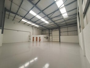Bilton Way, Luton to rent Interior Photo- Image 2 of 3