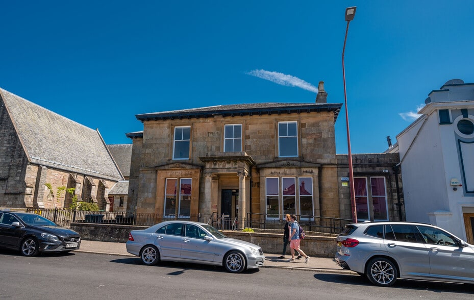 10 James St, Helensburgh to rent - Primary Photo - Image 1 of 3
