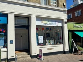 73A High St, Cowes to rent Building Photo- Image 1 of 1