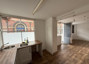 1-7a Butchers Row, Barnstaple to rent Interior Photo- Image 1 of 2