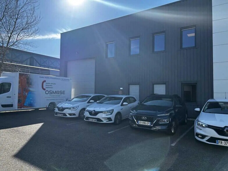 4 Rue De L'Arsenal, Vénissieux to rent - Building Photo - Image 3 of 11