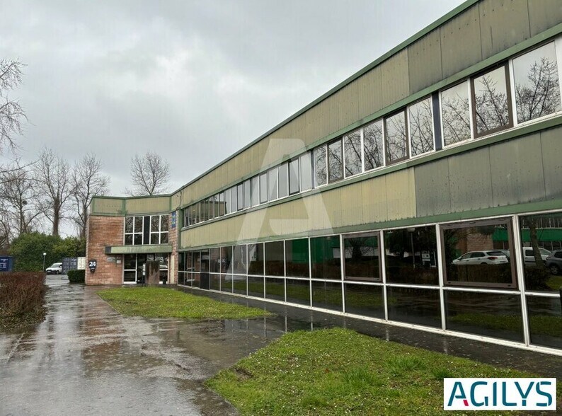 Light Industrial in Saint-Thibault-des-Vignes to rent - Building Photo - Image 3 of 7