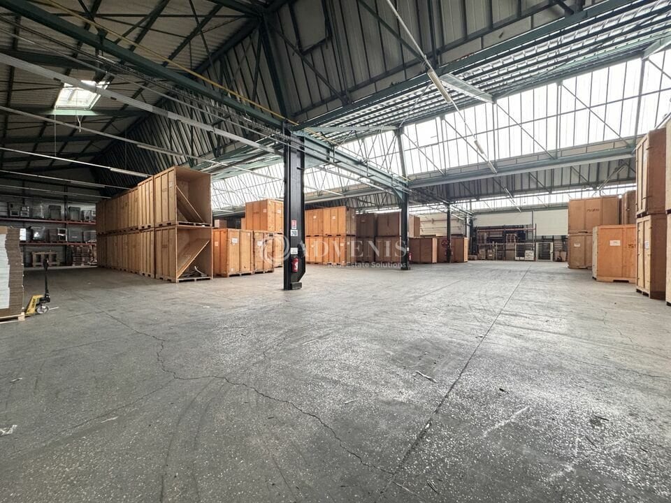 Light Industrial in Meaux to rent Interior Photo- Image 1 of 10