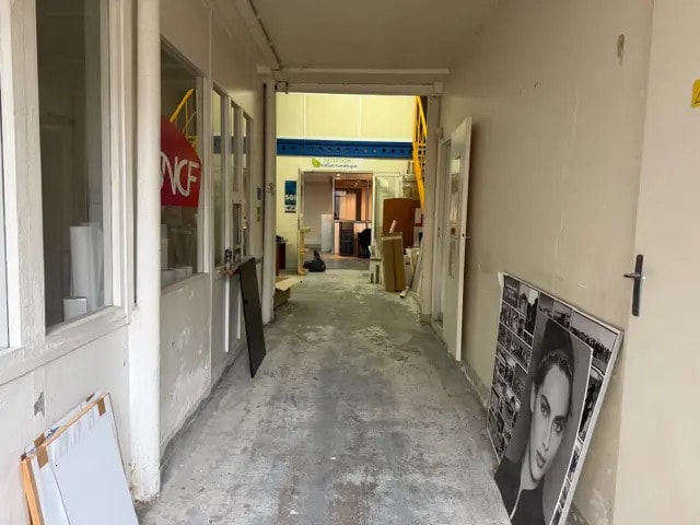 Retail in Paris to rent Interior Photo- Image 1 of 2