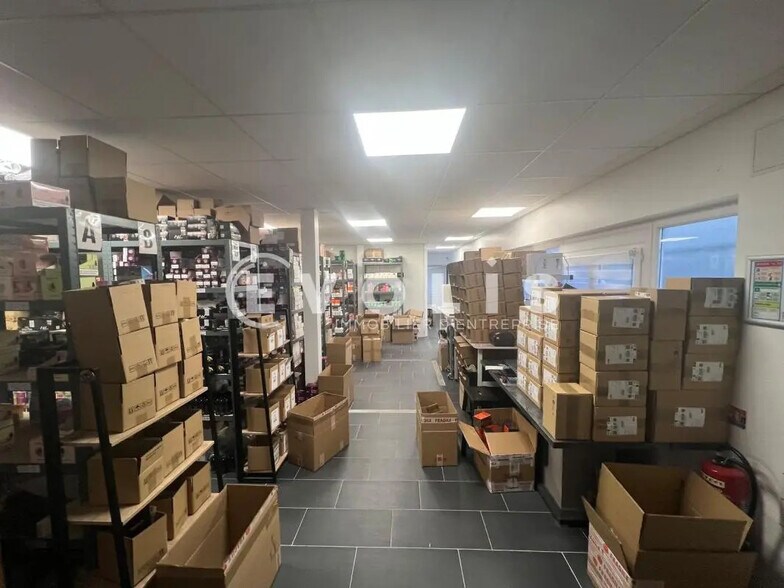 Light Industrial in Chennevières-sur-Marne for sale - Interior Photo - Image 2 of 8