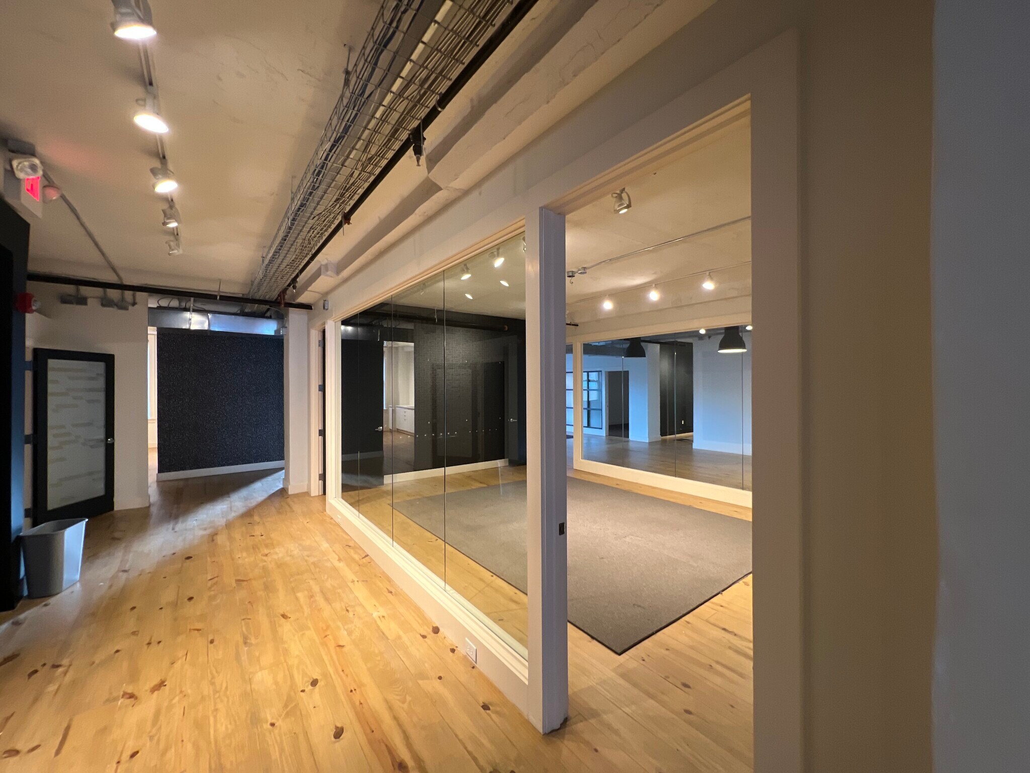 1218 Chestnut St, Philadelphia, PA to rent Interior Photo- Image 1 of 1