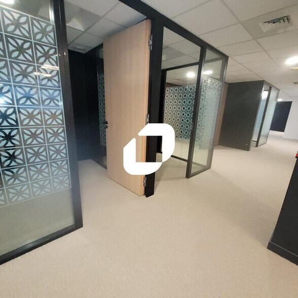 Office in Issy-les-Moulineaux to rent - Building Photo - Image 3 of 9