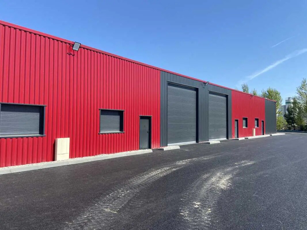 Light Industrial in Saint-Jean-d'Illac to rent Building Photo- Image 1 of 9