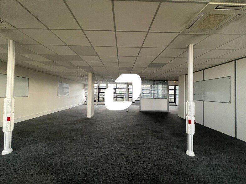 Office in Melun for sale - Building Photo - Image 3 of 7