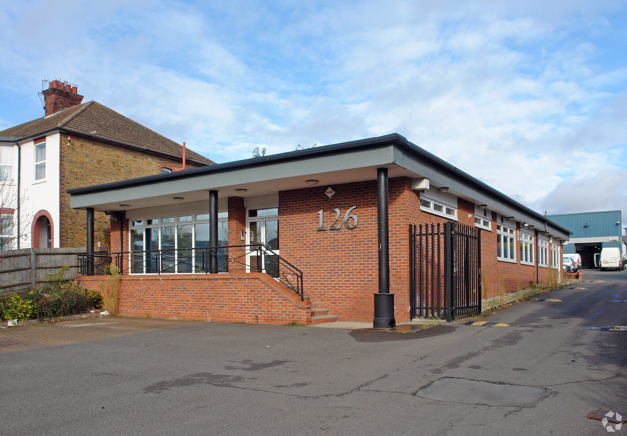 126 Rickmansworth Rd, Watford for sale Primary Photo- Image 1 of 1