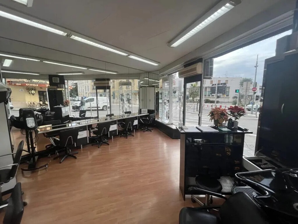 Location Commerce 25 m² - Photo 1