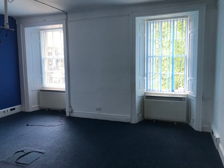 8 South Tay St, Dundee to rent - Building Photo - Image 3 of 4