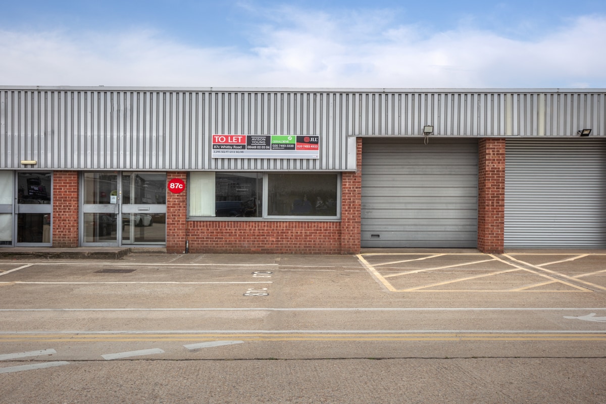 87C Whitby Rd, Slough to rent Building Photo- Image 1 of 2