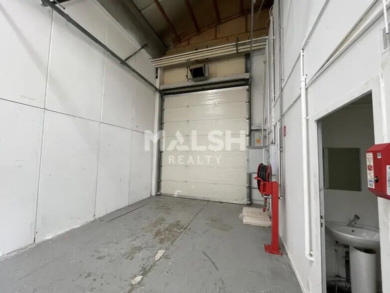 Light Industrial in Dardilly to rent - Building Photo - Image 2 of 14