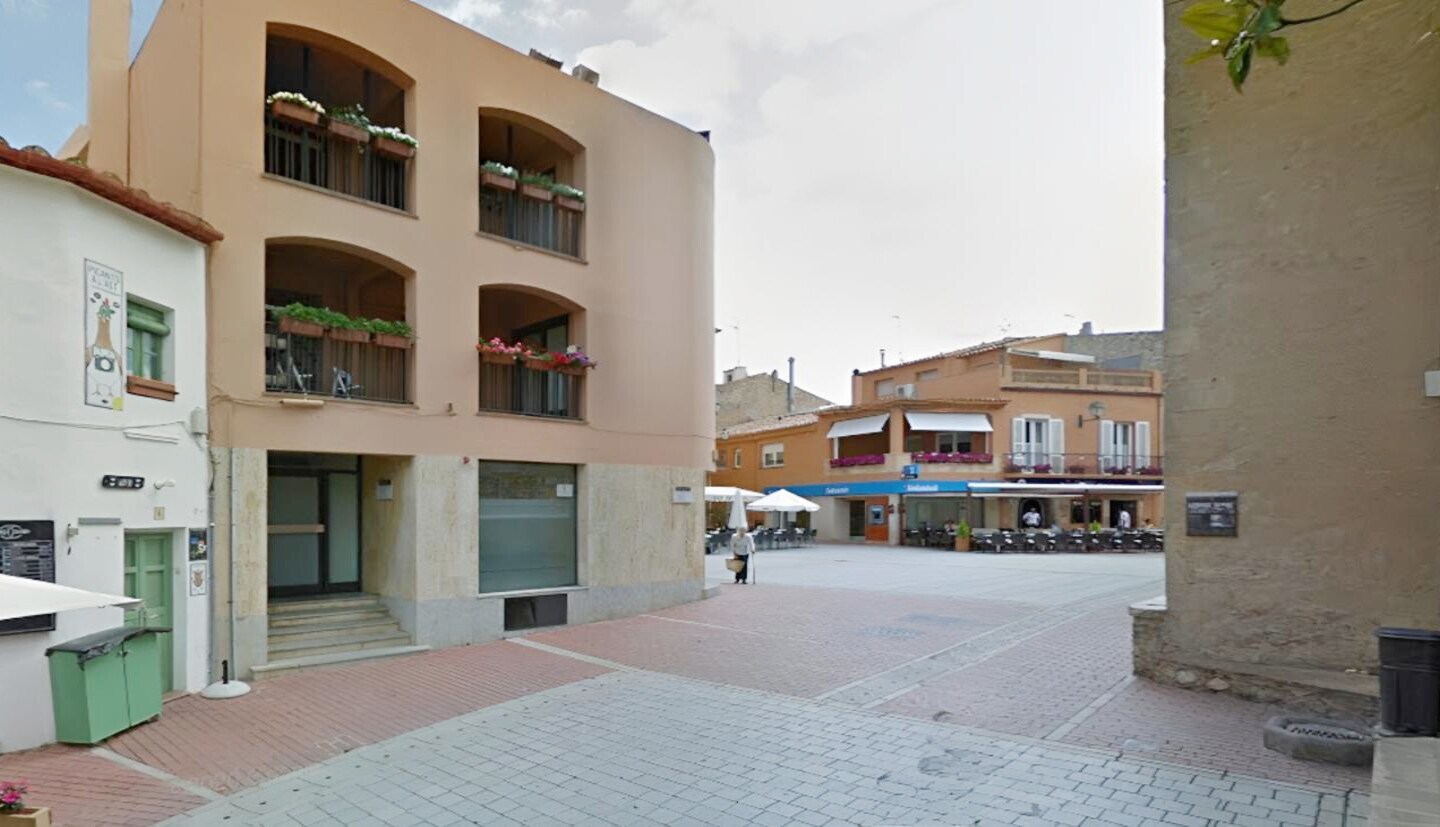 Office in Begur, Gerona to rent Building Photo- Image 1 of 5