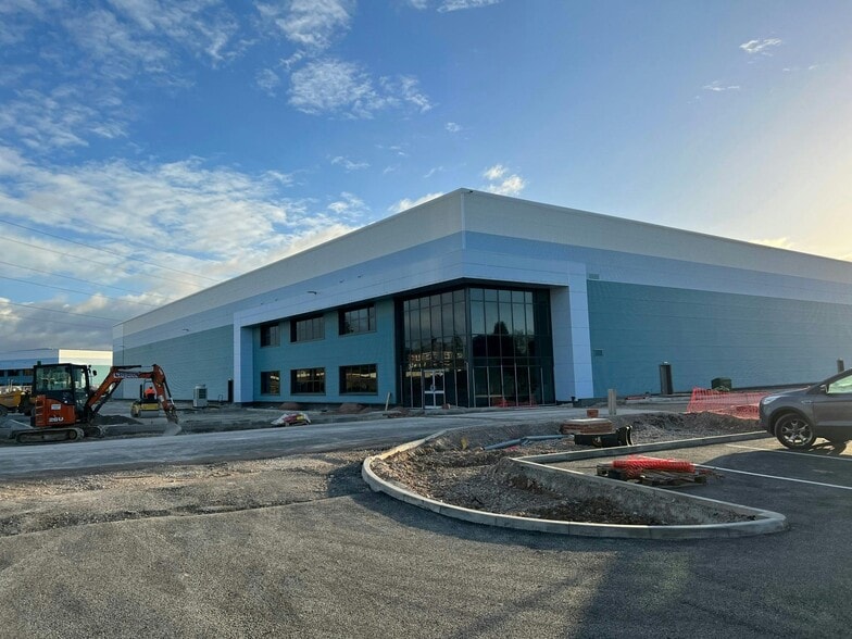 Crewe Rd, Stoke On Trent to rent - Building Photo - Image 3 of 12