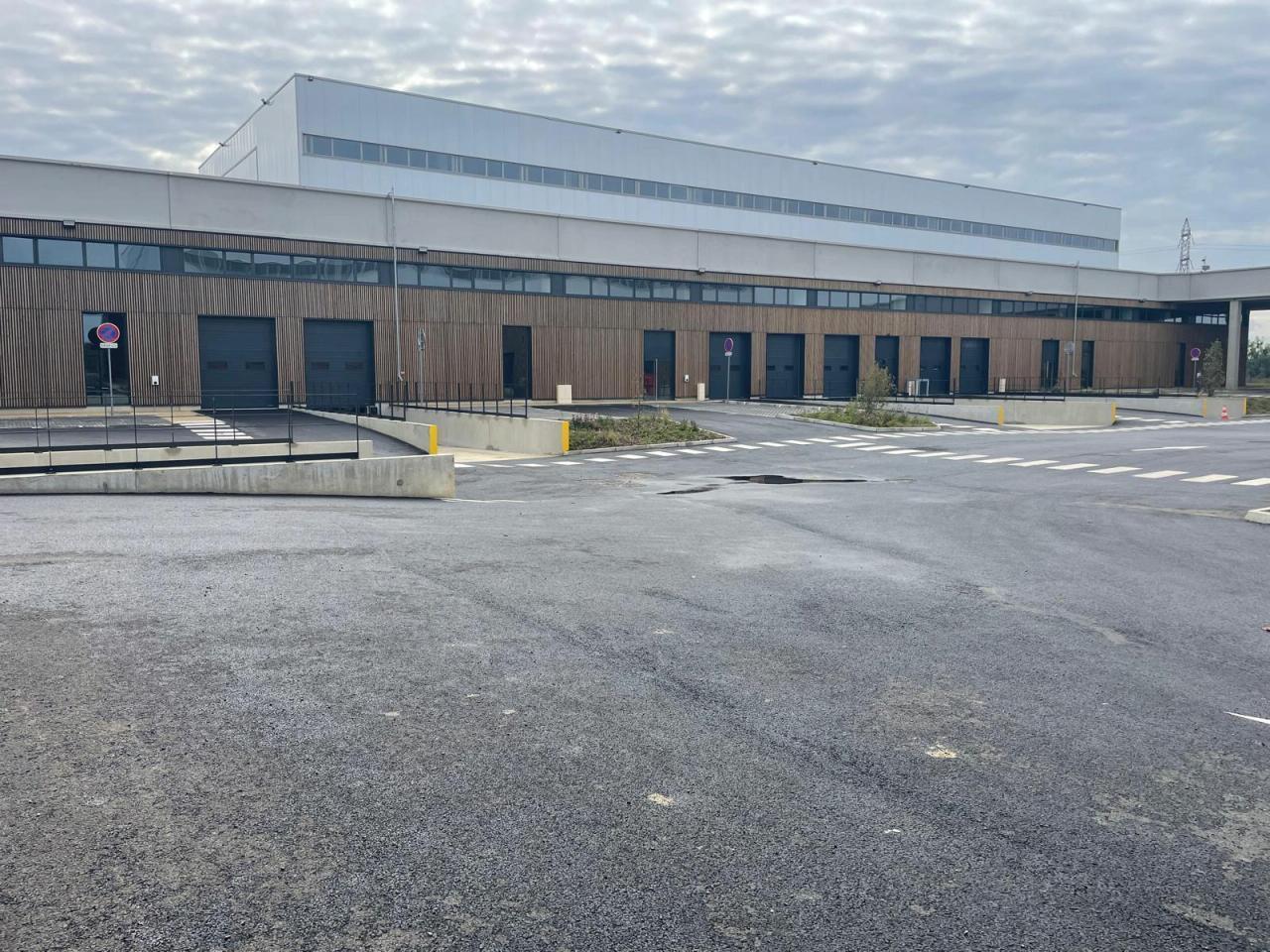 Light Industrial in Tremblay-en-France to rent Building Photo- Image 1 of 6