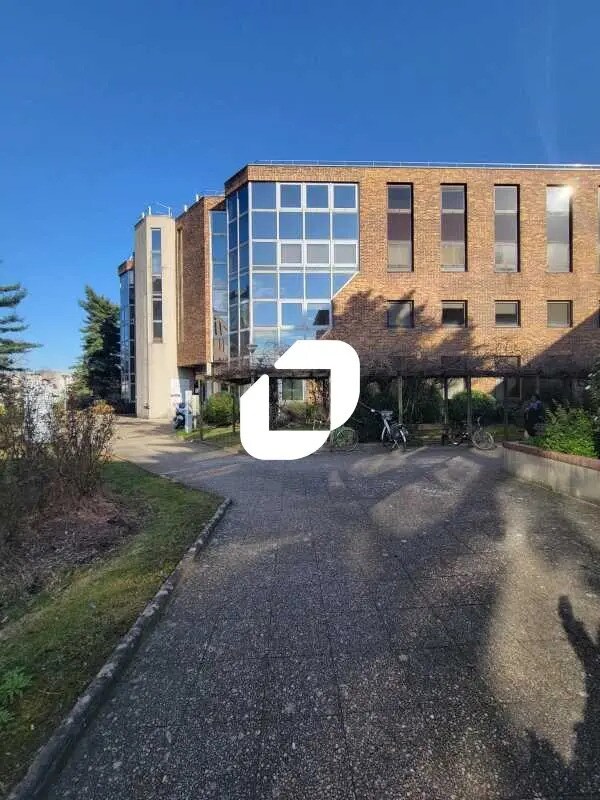 Office in Saint-Denis to rent Building Photo- Image 1 of 6