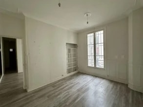 Retail in Paris to rent Interior Photo- Image 2 of 6