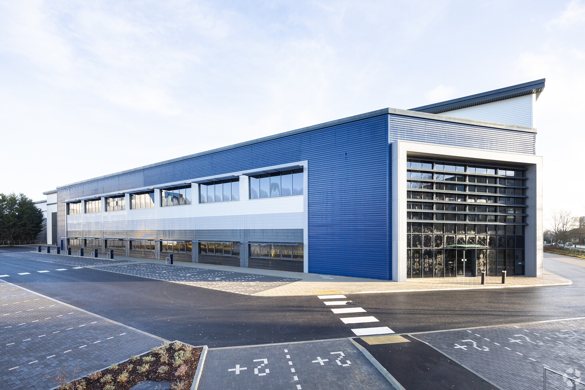 Fleming Way, Crawley to rent Building Photo- Image 1 of 36