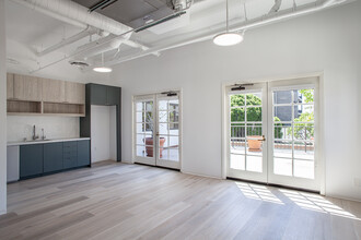 725 Arizona Ave, Santa Monica, CA for rent Interior Photo- Image 1 of 9