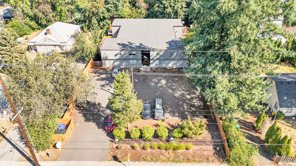 15827 NE Glisan St, Portland, OR for sale - Building Photo - Image 1 of 10